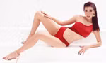 Diện bikini nóng bỏng, Minh Tú khoe khéo chỉ số hình thể chuẩn “đồng hồ cát”