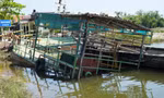 Đội phà tiền tỷ chìm giữa sóng nước Tam Giang.