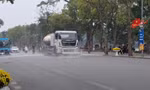 Tận thấy hoạt động của 'pháo xa sương mù' giảm bụi mịn giữa Thủ đô