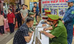 Người dân Đà Nẵng xếp hàng dài giao nộp vũ khí 'nóng'