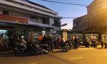 Người dân chờ từ nửa đếm đến sáng để làm thủ tục hành chính. Nhiều nhất liên quan đến đất đai.