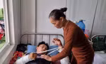 Hiện sức khoẻ của Đạt còn yếu, ăn ít, mọi sinh hoạt đều được người nhà hỗ trợ.
