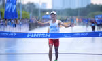 'Ông hoàng marathon' Hoàng Nguyên Thanh tiếp tục thống trị cự ly 21km