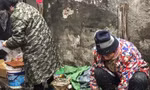 Một hàng bán và giết mổ động vật hoang dã ở chợ Hoa Nam, Vũ Hán. (Ảnh: Simon Song)