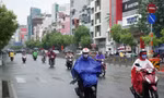 TPHCM có mưa trái mùa, trời se lạnh