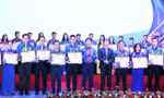 Giải thưởng "15 tháng 10" năm 2021 tuyên dương 65 cá nhân tiêu biểu. (Trong ảnh, các cá nhân nhận giải thưởng năm 2020). Ảnh: Xuân Tùng