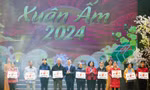 Tặng 20 sổ tiết kiệm và 40 suất học bổng 'Xuân ấm'