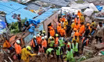 Hiện trường một vụ lở đất ở ngoại ô Mumbai ngày 18/7. Ảnh: Reuters