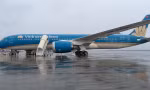 Máy bay Vietnam Airlines từ Anh đến Hà Nội phải hạ cánh khẩn cấp 