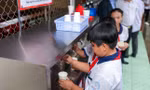 Bị ảnh hưởng bởi xâm nhập mặn, teen Bến Tre được hỗ trợ lắp đặt hệ thống nước uống sạch