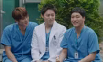 Preview tập 10 Hospital Playlist 2: Jeong Won có tình địch, "Gấu ù lì" đã chịu đổ Min Ha?