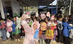 Hoa hậu Lương Thùy Linh mang nước sạch, sửa nhà cho trẻ em vùng cao