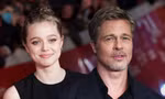 Vừa tròn 18 tuổi, con gái của Brad Pitt và Tom Cruise đồng loạt từ bỏ họ cha