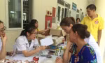Đoàn Thanh niên Bệnh viện hữu nghị Việt Đức khám bệnh, phát thuốc và tặng quà cho cựu thanh niên xung phong tại huyện Gia Lâm, Hà Nội năm 2020.