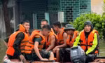 Câu lạc bộ xuồng hơi Hà Nội vào tâm lũ hỗ trợ người dân