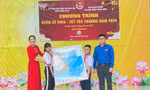 Trao tặng bản đồ Tổ quốc và quà Tết cho học sinh khó khăn tại Hà Nội