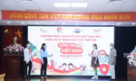 Đại diện Ban tổ chức và các em thiếu nhi nhấn nút khởi động ngày hội sắc màu năm 2021 - cuộc thi vẽ tranh chủ đề "Vững tin Việt Nam". Ảnh: Lâm Đăng Hải