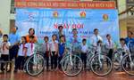 Học sinh khó khăn ở Đắk Lắk được nhận xe đạp và học bổng