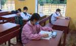 Quy định giãn khoảng cách đang gây khó cho các trường. 