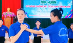 Tình nguyện viên hướng dẫn nữ sinh các chiêu tự vệ, thoát thân khi gặp “yêu râu xanh”