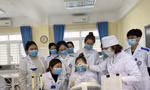 Sinh viên ngành Y thực hành tại phòng xét nghiệm 