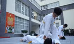 Thành viên Câu lạc bộ Karatedo Học viện Quân y luyện tập đối kháng ẢNH: HOÀNG NGỌC 