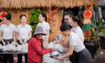 Trong dự án Bếp ăn nhân ái, các thí sinh không chỉ đến phát cơm mà còn để lại sự ấm áp và động lực cho những người đang chống chọi bệnh tật 
