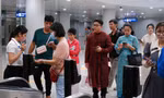 Ngày đầu quẹt thẻ, quét mã QR đi metro TPHCM ra sao?