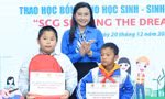 Trao học bổng cho 200 học sinh, sinh viên có hoàn cảnh khó khăn 