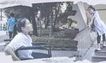 Cảm phục nghị lực mạnh mẽ của nữ sinh trường Y với đôi chân khuyết tật