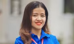 Nữ đảng viên trẻ trong màu áo xanh tình nguyện