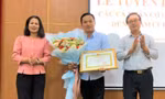 Khen thưởng hai thanh niên cứu người phụ nữ chới với giữa sông