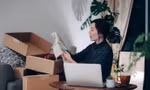 Nhiều người trẻ chưa hết tháng đã hết tiền