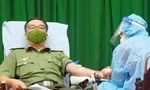 Chiến sĩ công an tỉnh Vĩnh Long tham gia hiến máu tình nguyện