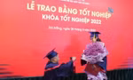 Chàng trai Đà Nẵng bất ngờ cầu hôn bạn gái ngay trong lễ nhận bằng tốt nghiệp 