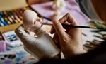 Trào lưu người trẻ Trung Quốc coi búp bê đắt đỏ như con