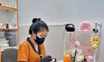 Chữa mắt lé, làm đẹp cho búp bê Baby Three, cô gái ở TPHCM 'hốt bạc' mỗi ngày