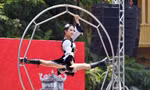 Carnival đường phố khuấy động phố đi bộ Hồ Gươm 