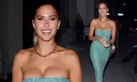 Mẫu nội y Kara Del Toro mặc cúp ngực 'bốc lửa'