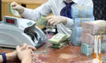 Lãi suất ngân hàng: Huy động giảm kỷ lục, cho vay vẫn 'neo' cao 