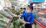 TP.HCM: Gen Z kể chuyện tình nguyện đi chợ hộ, tiết lộ bí kíp tủ lạnh luôn có đồ tươi
