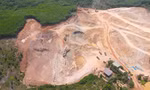Hai mỏ đất khai thác ngoài ranh giới hàng chục nghìn m2