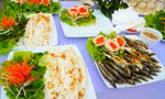 Món cá trích nướng kèm bánh mướt dưới chân ngôi đền linh thiêng xứ Nghệ