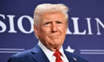 Nữ họa sĩ trách ông Trump hủy hoại sự nghiệp