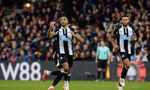 Nhờ VAR, Newcastle thoát thua trong gang tấc
