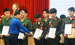 Thanh niên Hà Nội viết đơn lên đường nhập ngũ