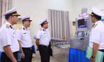 Tư lệnh Vùng 4 Hải quân Nguyễn Văn Bách kiểm tra Lữ đoàn tàu chiến đấu mặt nước 