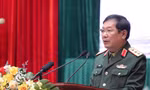 Thượng tướng Lê Huy Vịnh, Ủy viên Trung ương Đảng, Thứ trưởng Bộ Quốc phòng, trình bày báo cáo về kết quả công tác quân sự, quốc phòng năm 2021 tại hội nghị. 