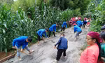 Đoàn viên thanh niên tham gia chiến dịch bê tông hóa, nối kết muôn nẻo đường