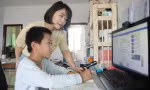 Con trai xếp thứ 4 trong lớp mà bố mẹ vẫn mắng là không biết cố gắng, dân mạng ấm ức thay